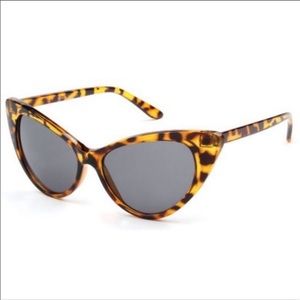 Cat Eye - Leopard Print Sunglasses